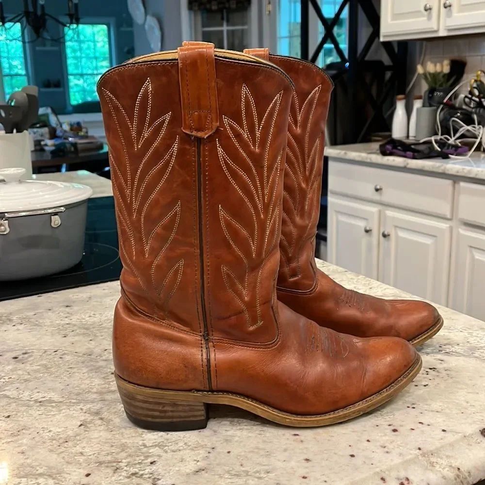 Comb Last Cognac Cowboy Boots sz 9-1/2 EE